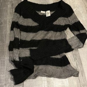 V neck sweater
